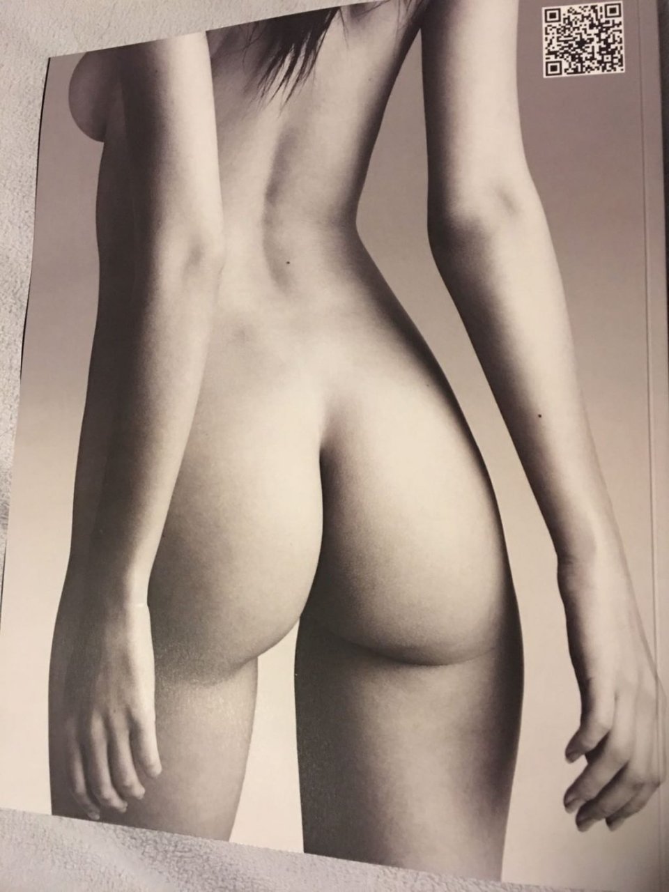 Emily Ratajkowski Naked (6 Hot Photos)