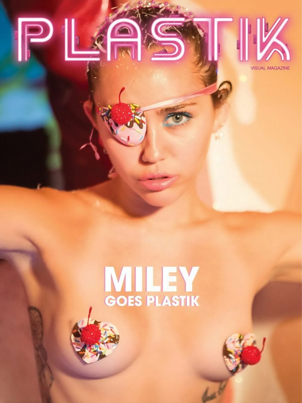 Miley Cyrus Nude &amp; Sexy (19 Photos)
