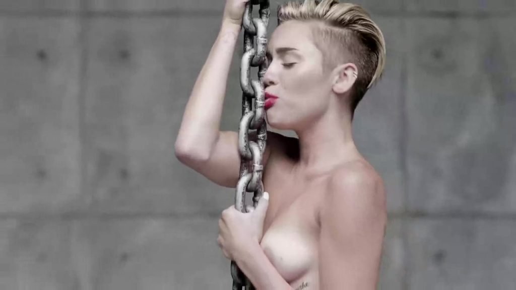 Miley Cyrus Naked (32 Pics + GIFs &amp; Video)