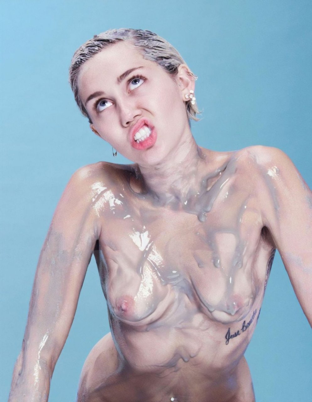 Miley Cyrus Naked Leaked (23 UHQ Photos)