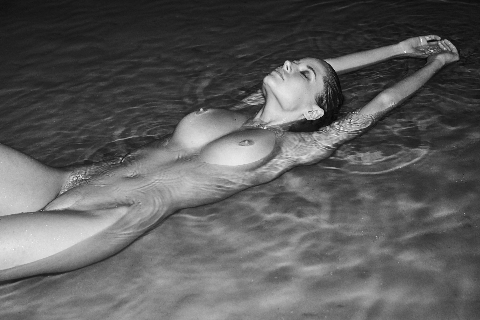 Genevieve Morton Nude & Sexy (48 Photos) .
