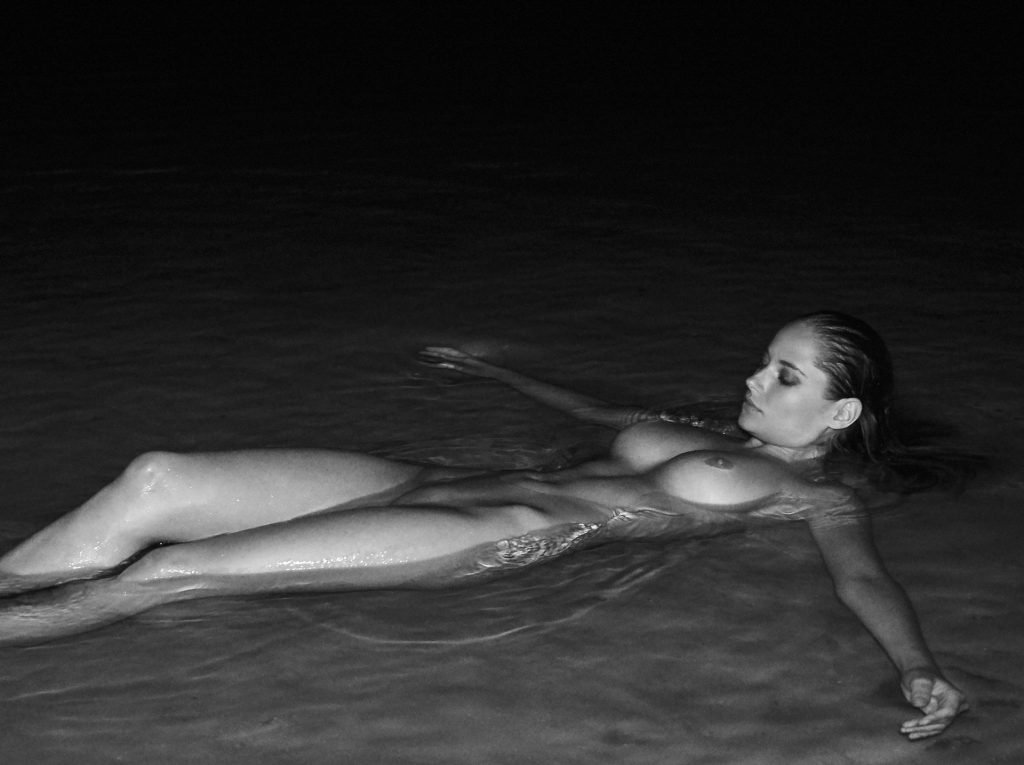Genevieve Morton Nude &amp; Sexy (48 Photos)