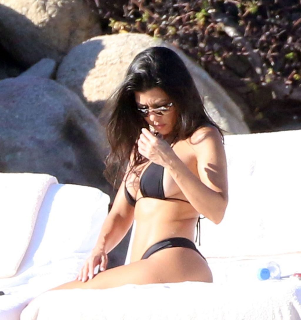 Kourtney Kardashian &amp; Sofia Richie Sexy (207 Photos)