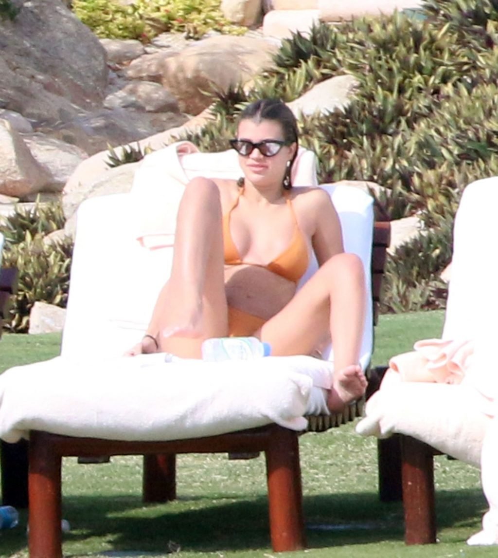 Kourtney Kardashian &amp; Sofia Richie Sexy (207 Photos)