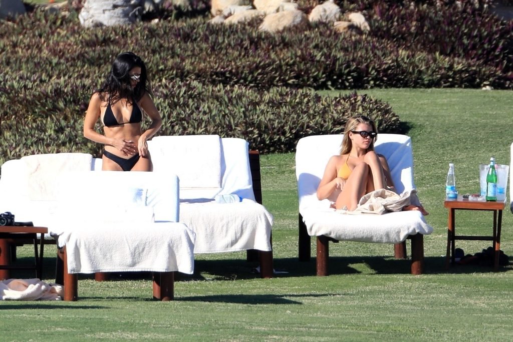 Kourtney Kardashian &amp; Sofia Richie Sexy (207 Photos)