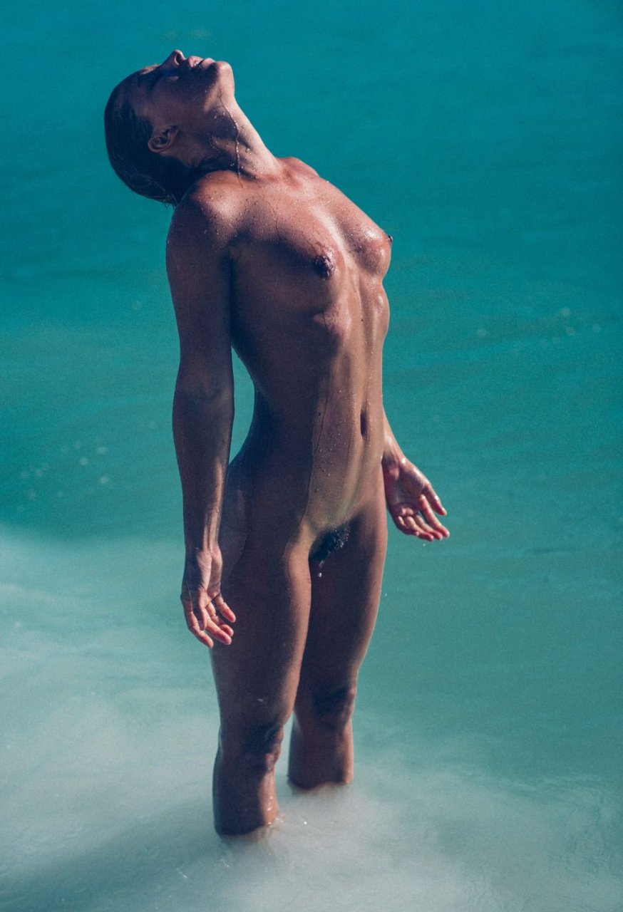 Marisa Papen Nude (10 Hot Photos)