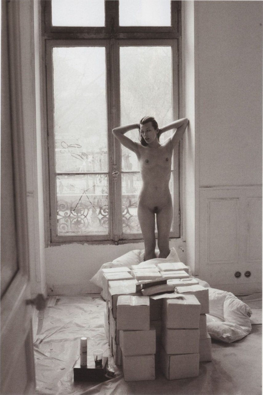 Milla Jovovich Naked (13 Photos)