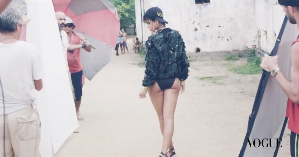 Rihanna Topless (77 Photos + GIF &amp; Video)