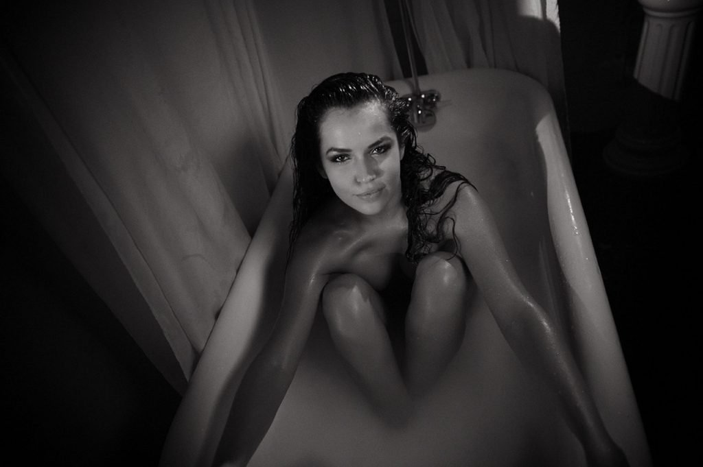 Tamara Duarte Nude &amp; Sexy (8 Photos)