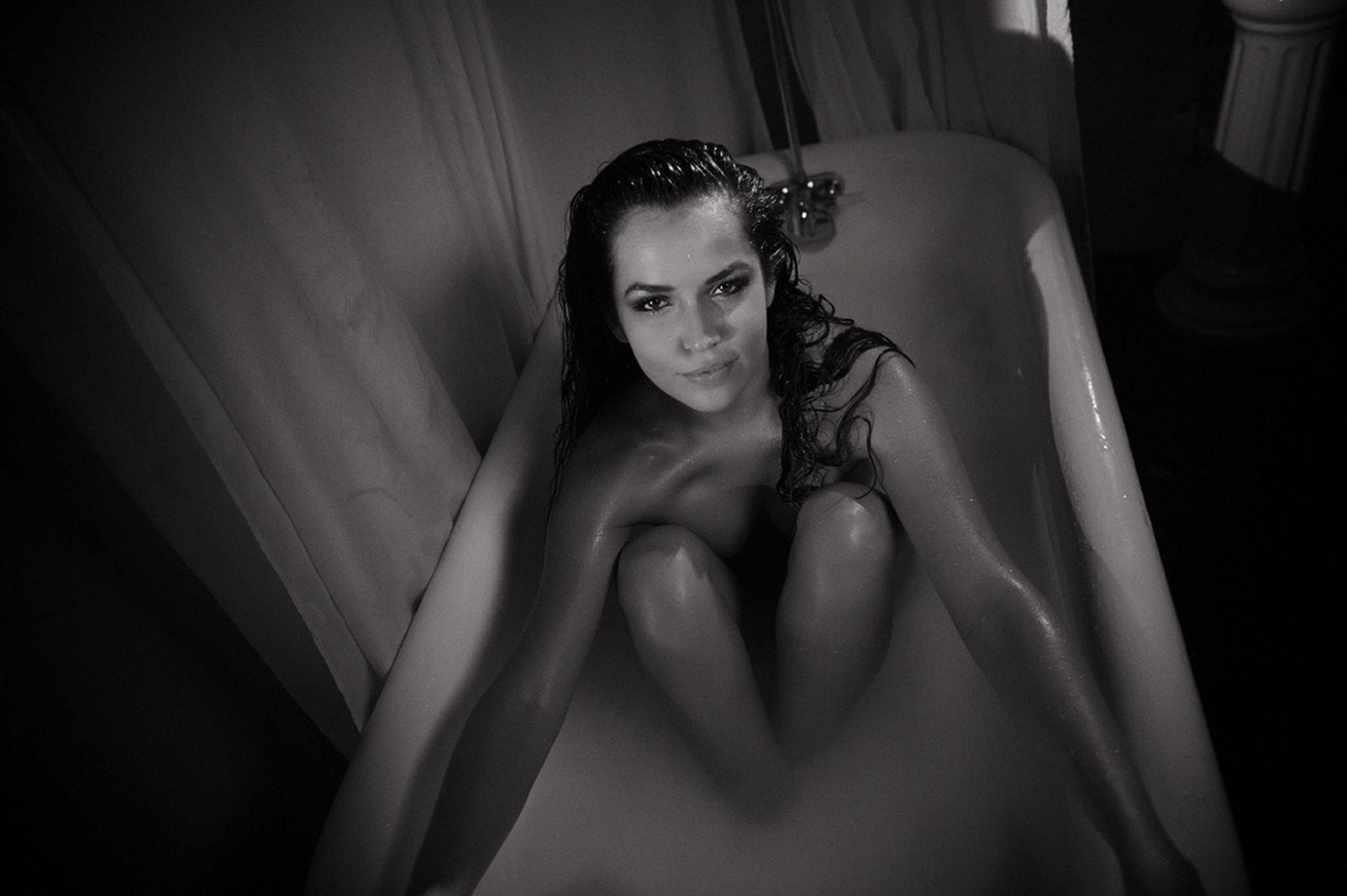 Tamara Duarte Nude & Sexy (8 Photos) .