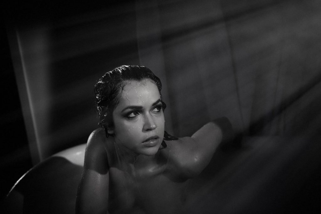 Tamara Duarte Nude &amp; Sexy (8 Photos)