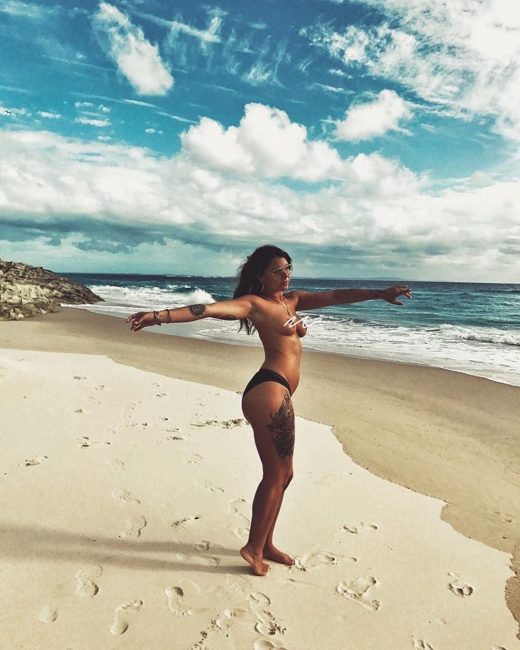Xoe Zahara Nude &amp; Sexy (25 Photos + GIF)