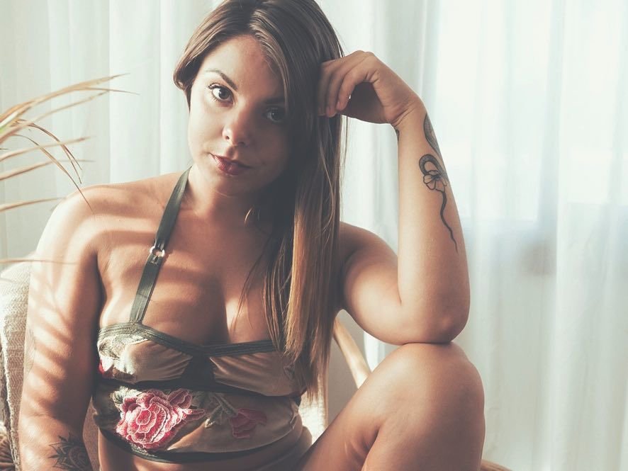 Xoe Zahara Nude &amp; Sexy (25 Photos + GIF)