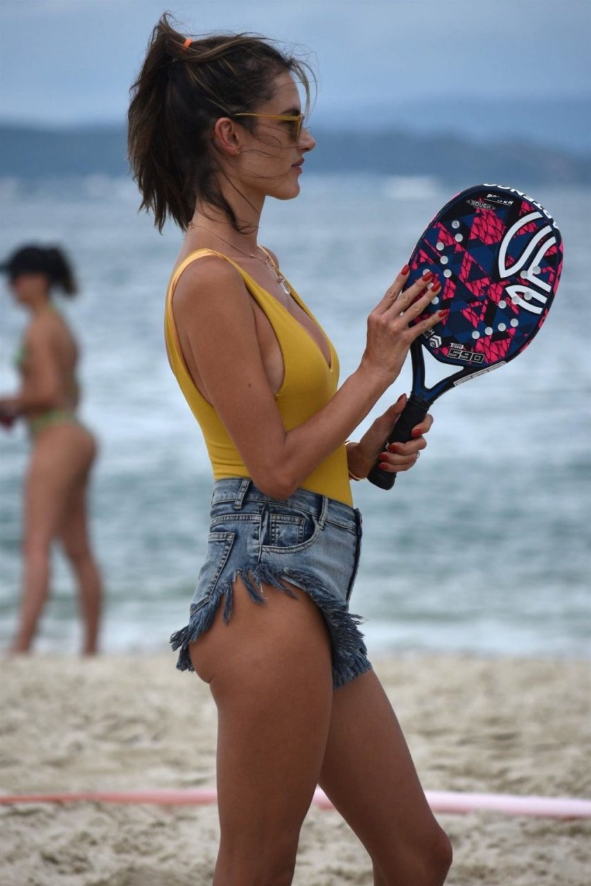 Alessandra Ambrosio Sexy (61 Hot Photos)