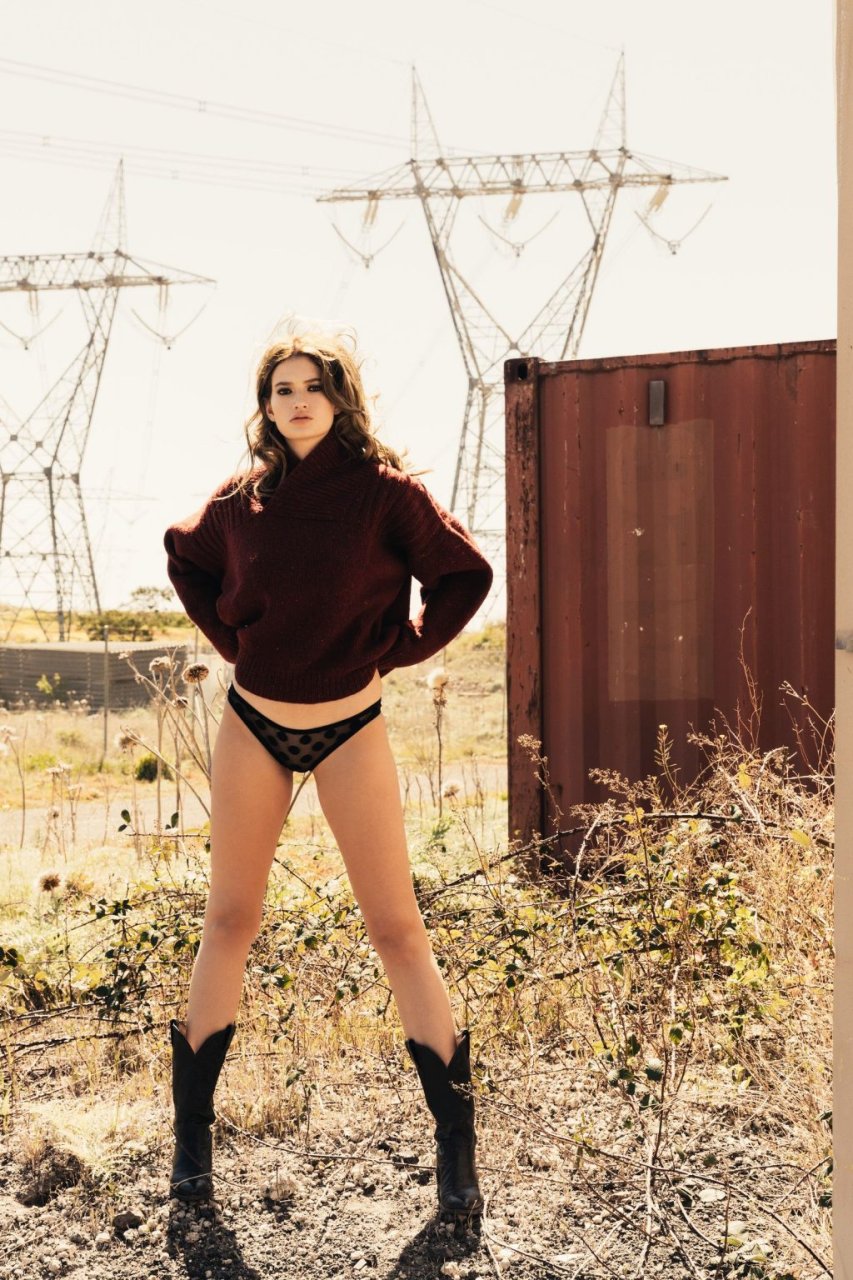 Alicia Davis Sexy &amp; Topless (21 Photos)