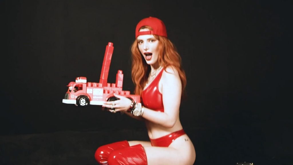 Bella Thorne Sexy (25 Pics + GIFs &amp; Video)