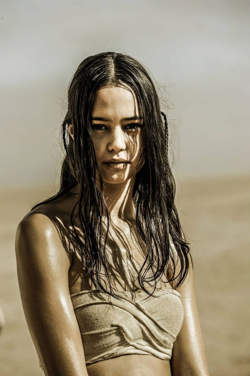 Courtney eaton nue