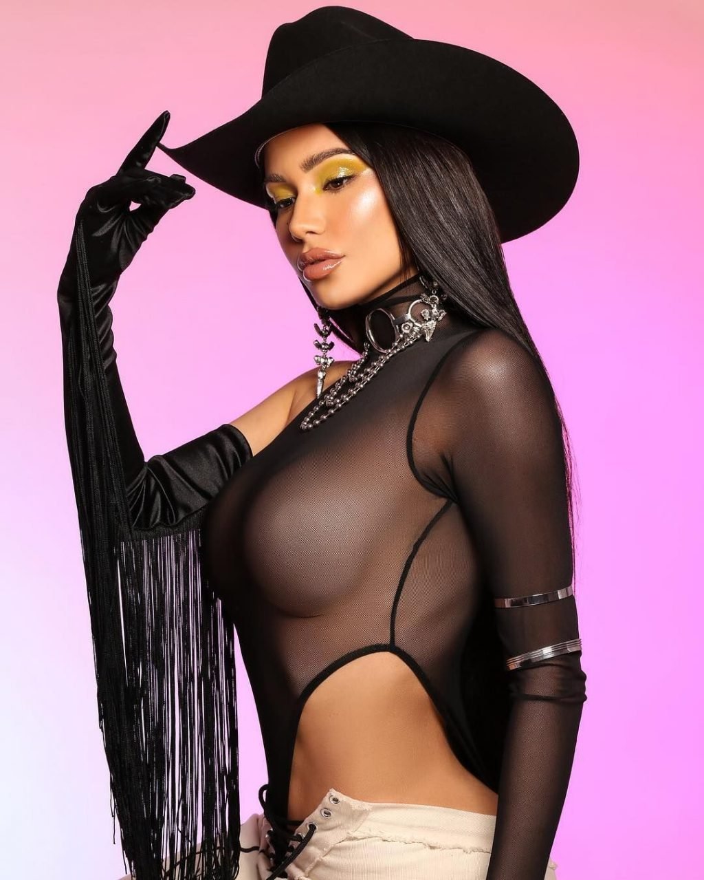 Here are the latest Janet Guzman’s slightly nude and sexy photos from Insta...