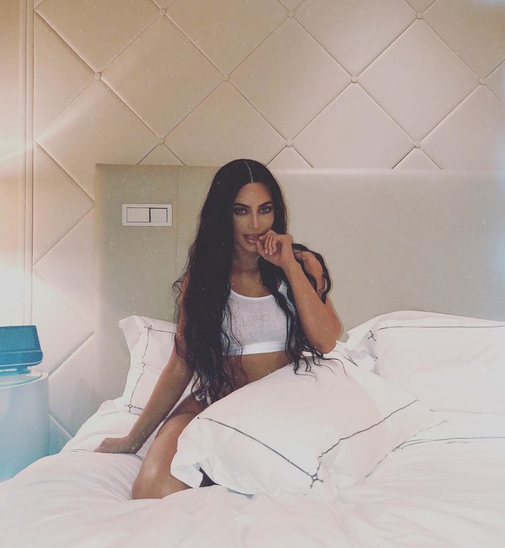 Kim Kardashian Sexy (22 New Photos)
