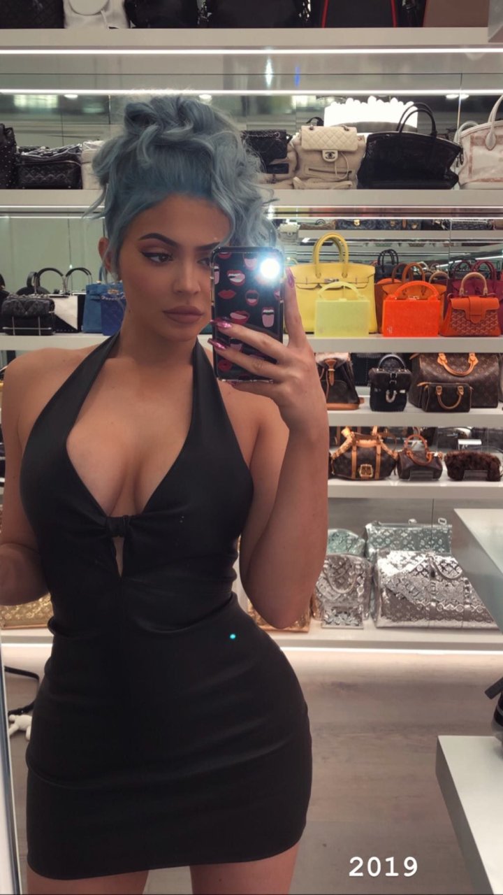 Kylie Jenner Sexy (2 Pics)