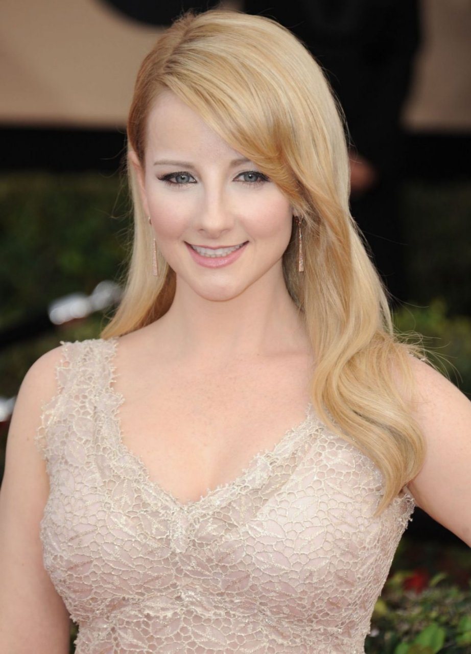 Melissa Rauch Sexy (42 Photos)