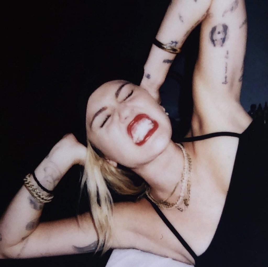 Miley Cyrus Sexy (7 New Photos)