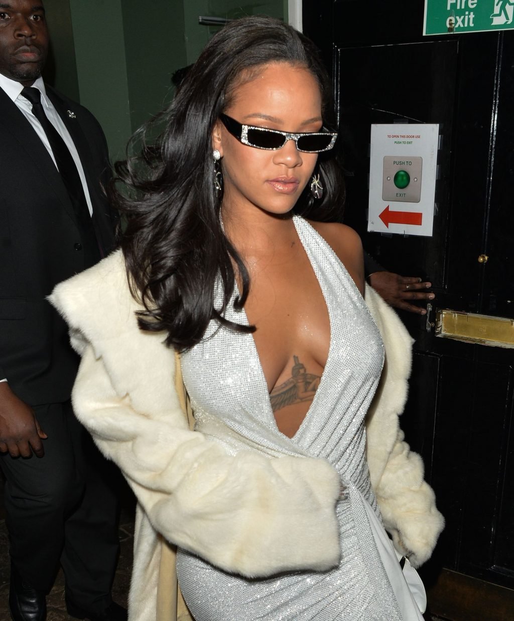 Rihanna Sexy (18 Photos)