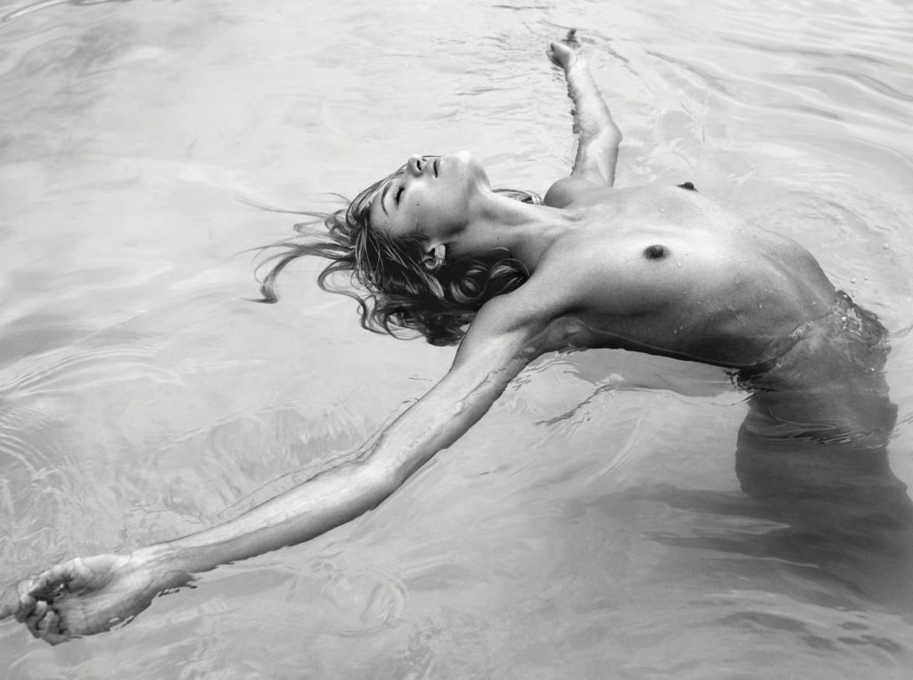 Candice Swanepoel Nude &amp; Sexy (7 Photos)