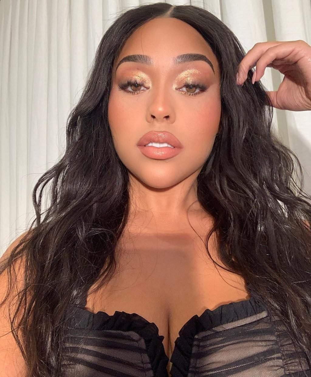 Here’s a new Jordyn Woods' nude-and-sexy photo collection. 