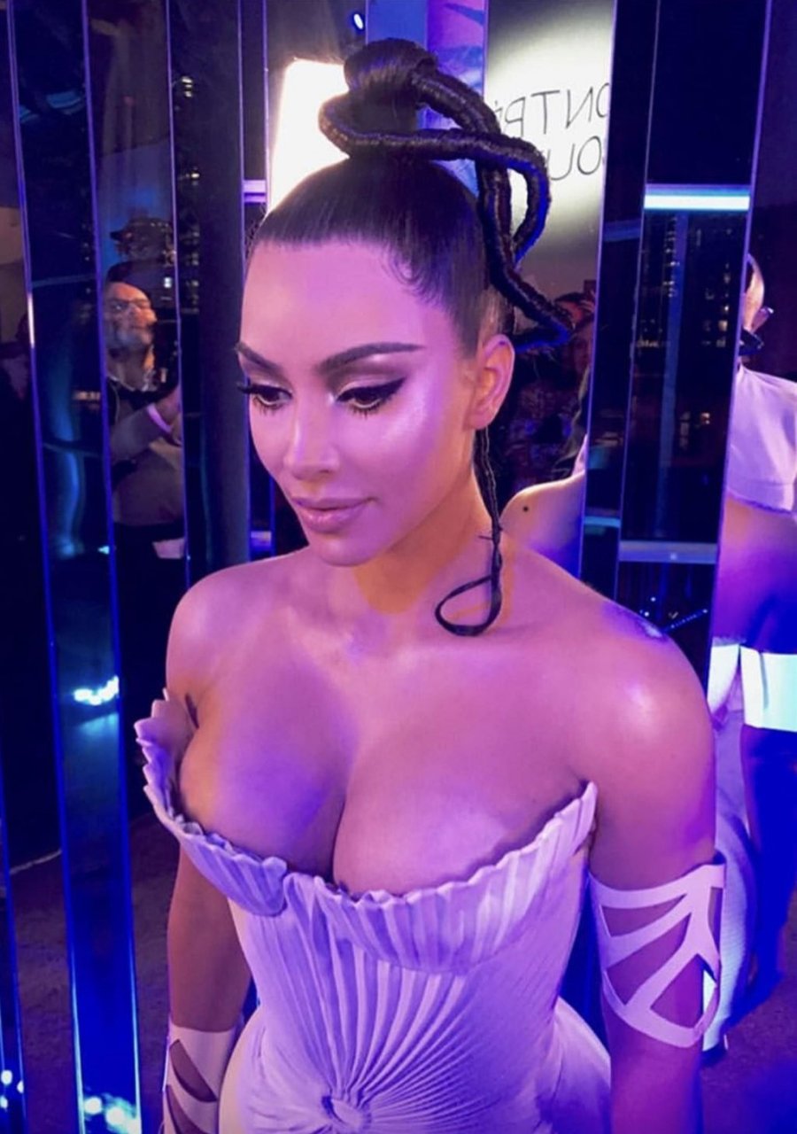 Kim Kardashian Sexy (7 Hot Photos)