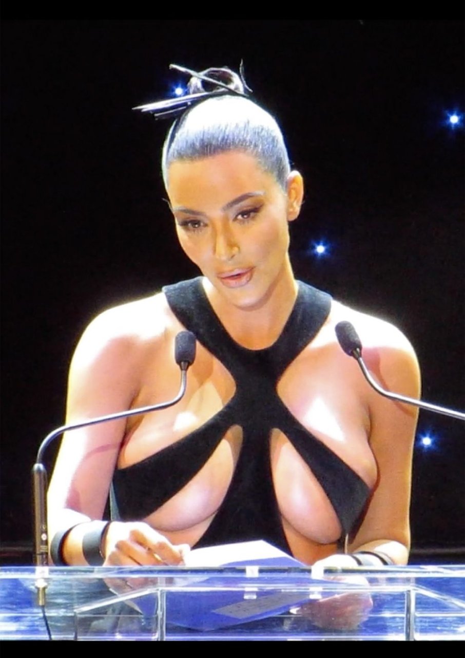 Kim Kardashian Sexy (21 Hot Photos)