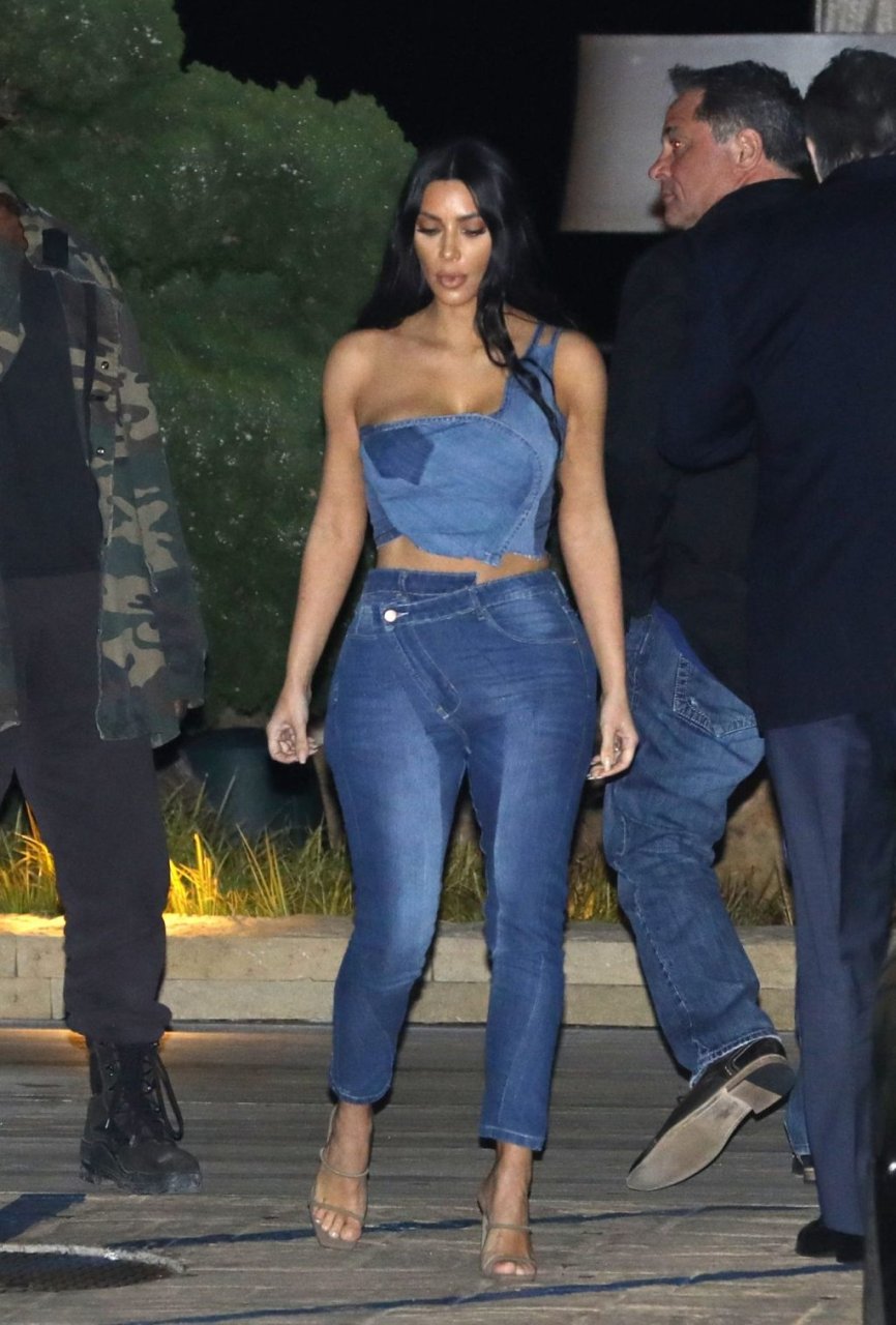 Kim Kardashian Sexy (81 Photos)