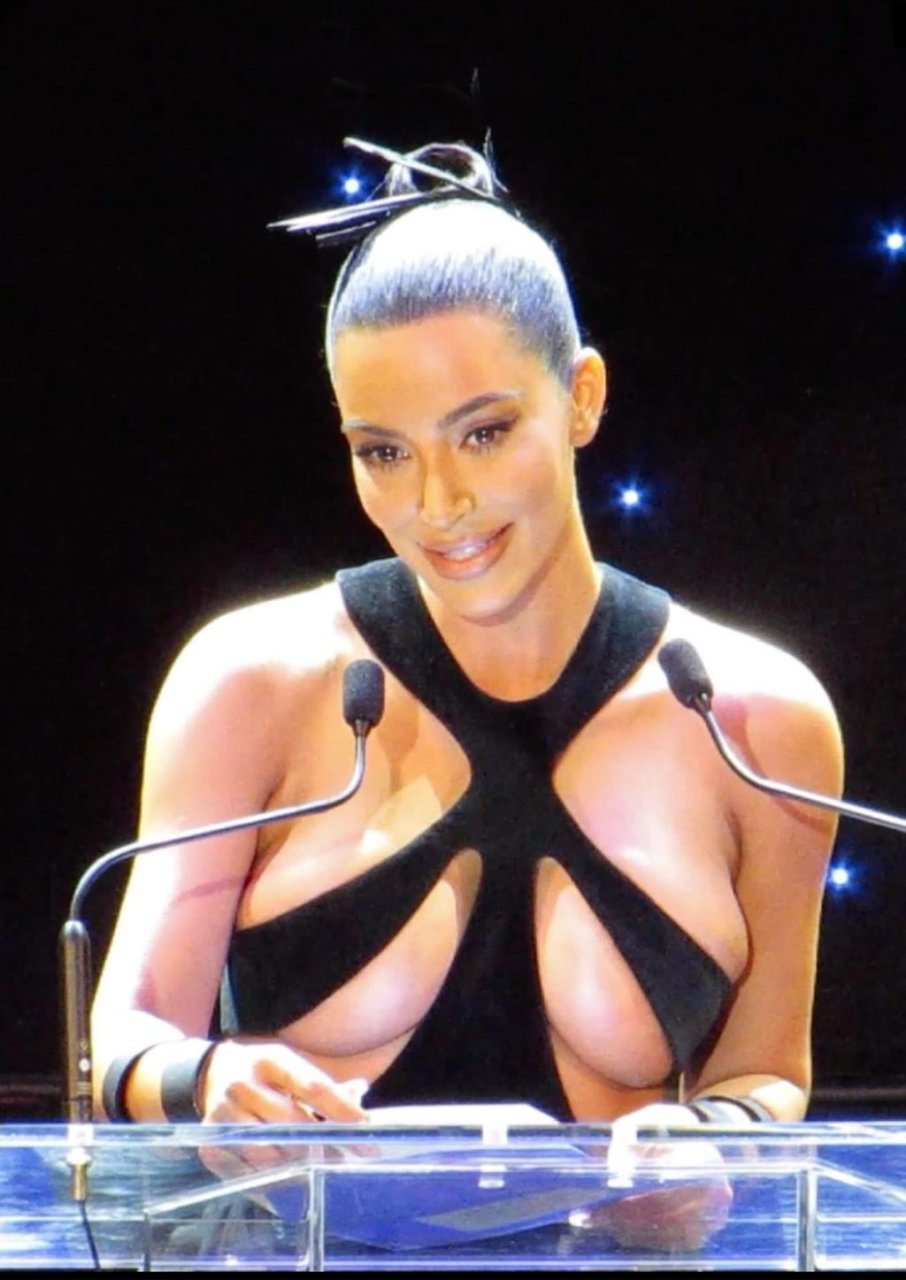 Kim Kardashian Sexy (21 Hot Photos)