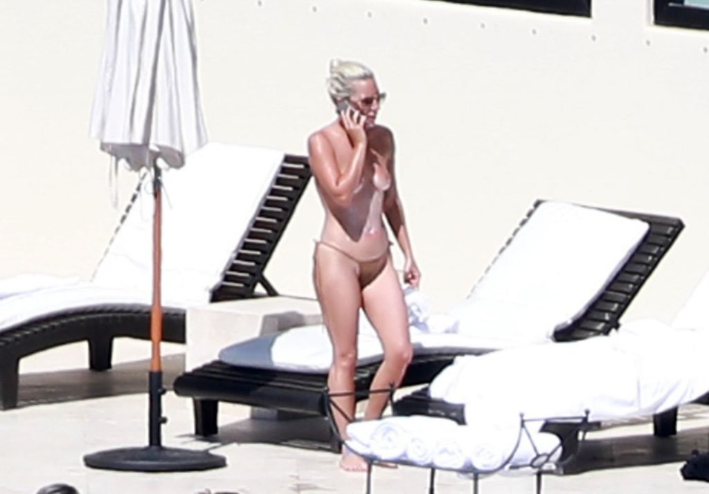 Lady Gaga Topless (12 Photos)