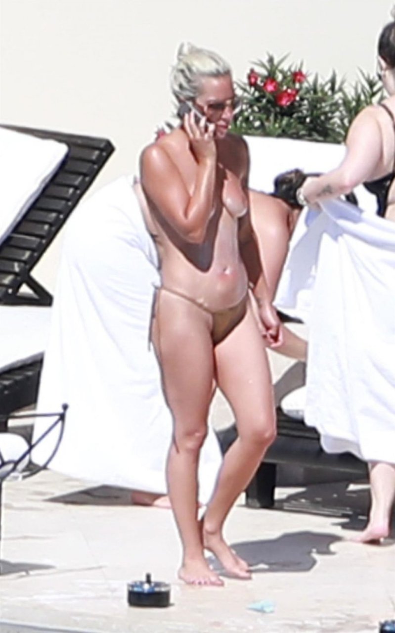 Lady Gaga Topless 12 Photos Thefappening