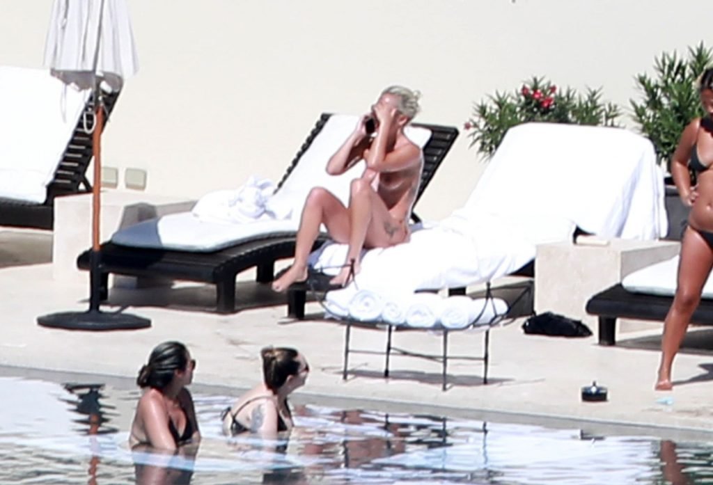 Lady Gaga Topless (12 Photos)