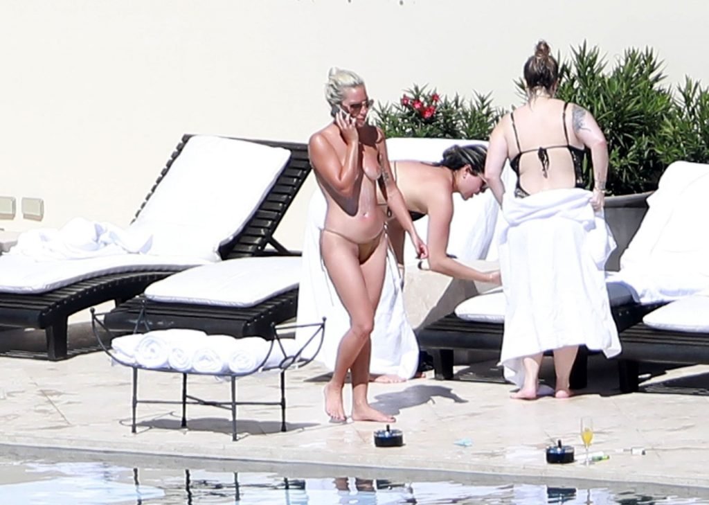 Lady Gaga Topless (12 Photos)