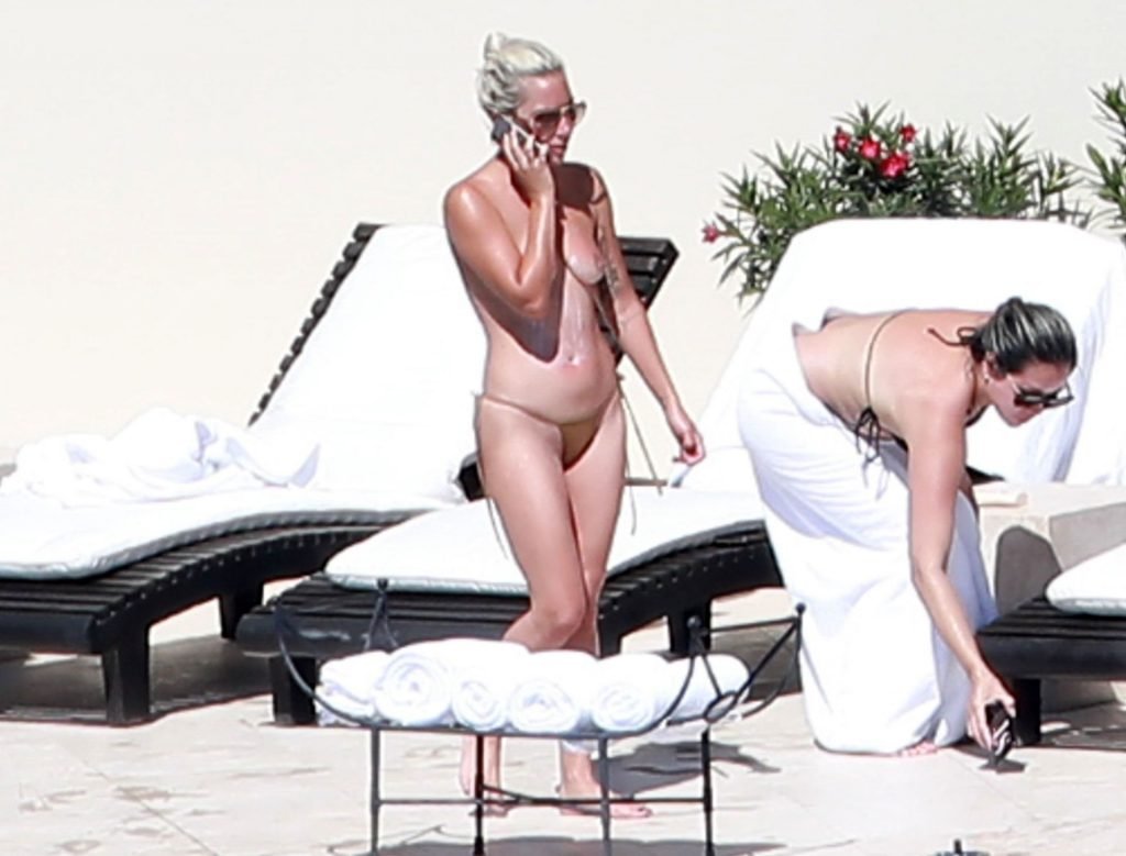 Lady Gaga Topless (12 Photos)