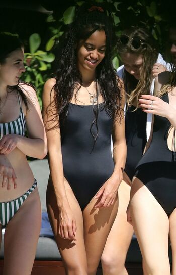 Malia Obama Nude Leaks Photo 143