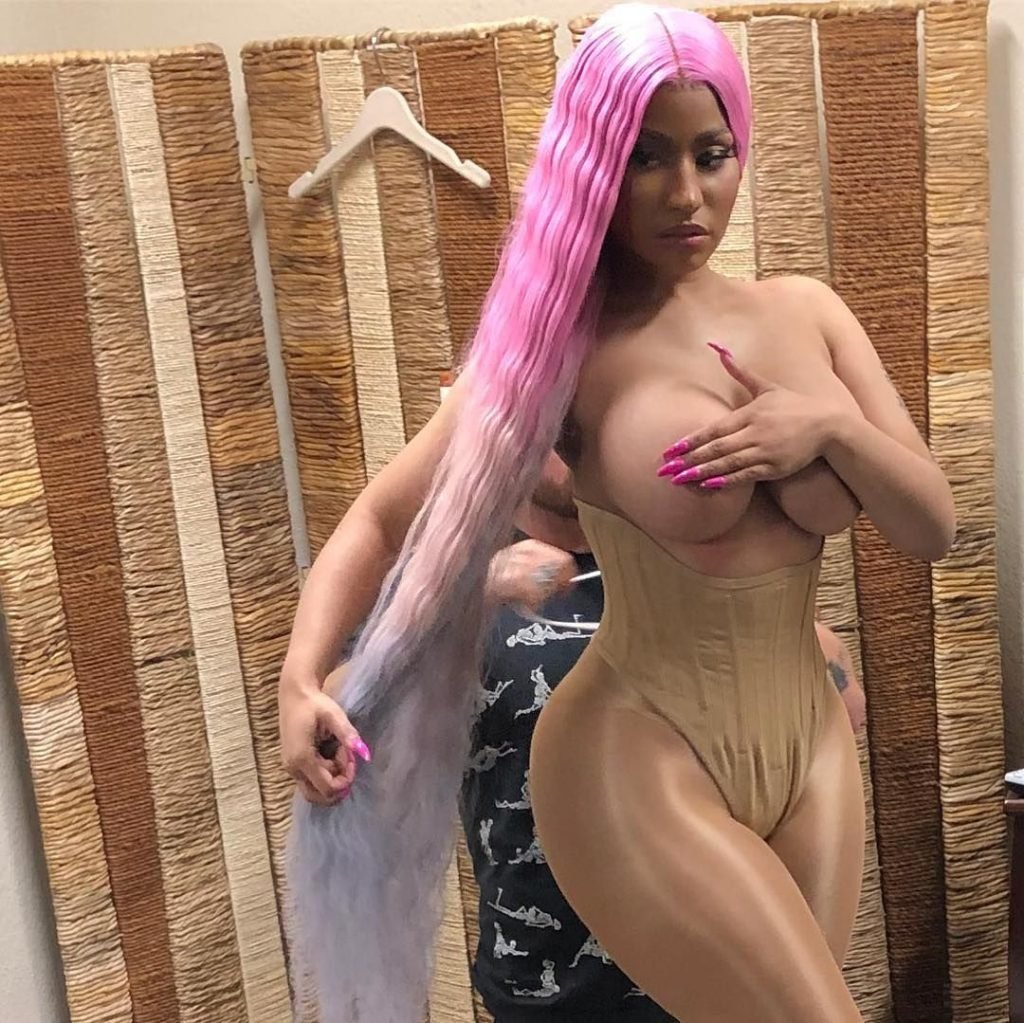 Nicki Minaj Topless (5 Photos)