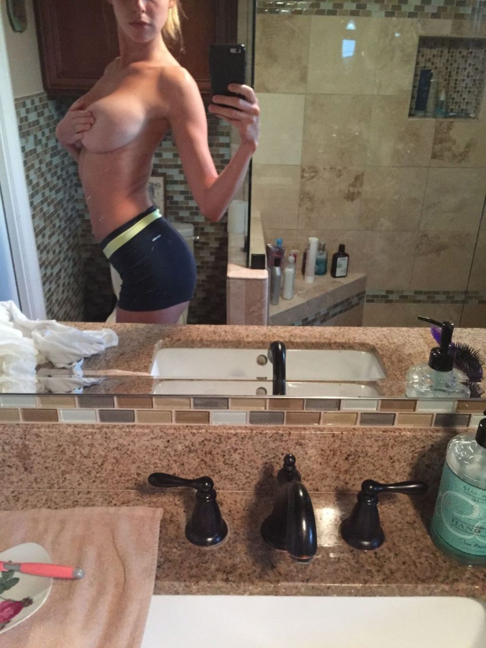Elizabeth Turner Nude &amp; Sexy Leaked Fappening (100 Photos)