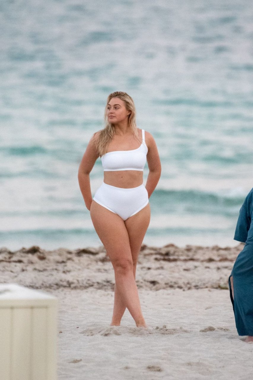 Iskra Lawrence Sexy (72 Photos)
