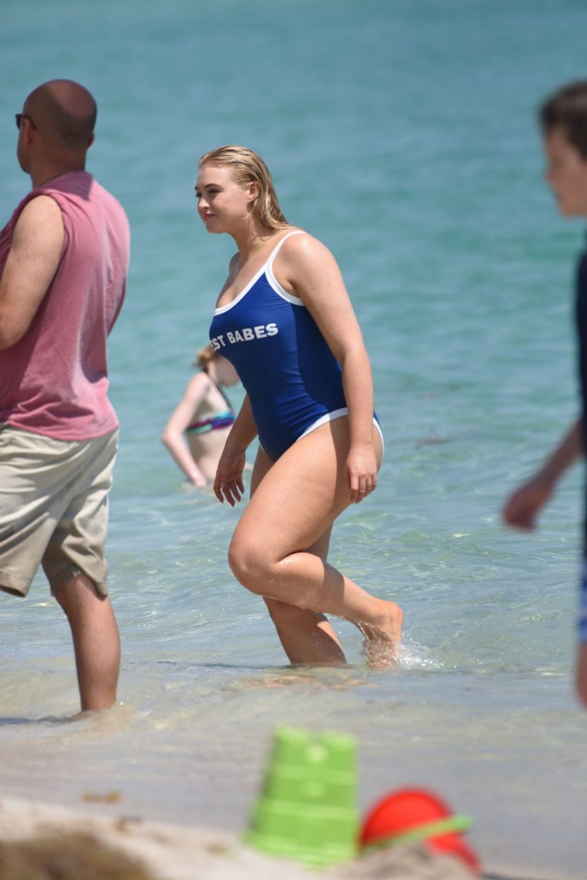 Iskra Lawrence Sexy (48 Photos)