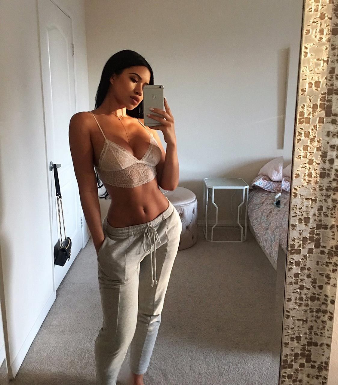 Check out hot Julia Kelly’s non-nude sexy photos from her Instagram and Sna...