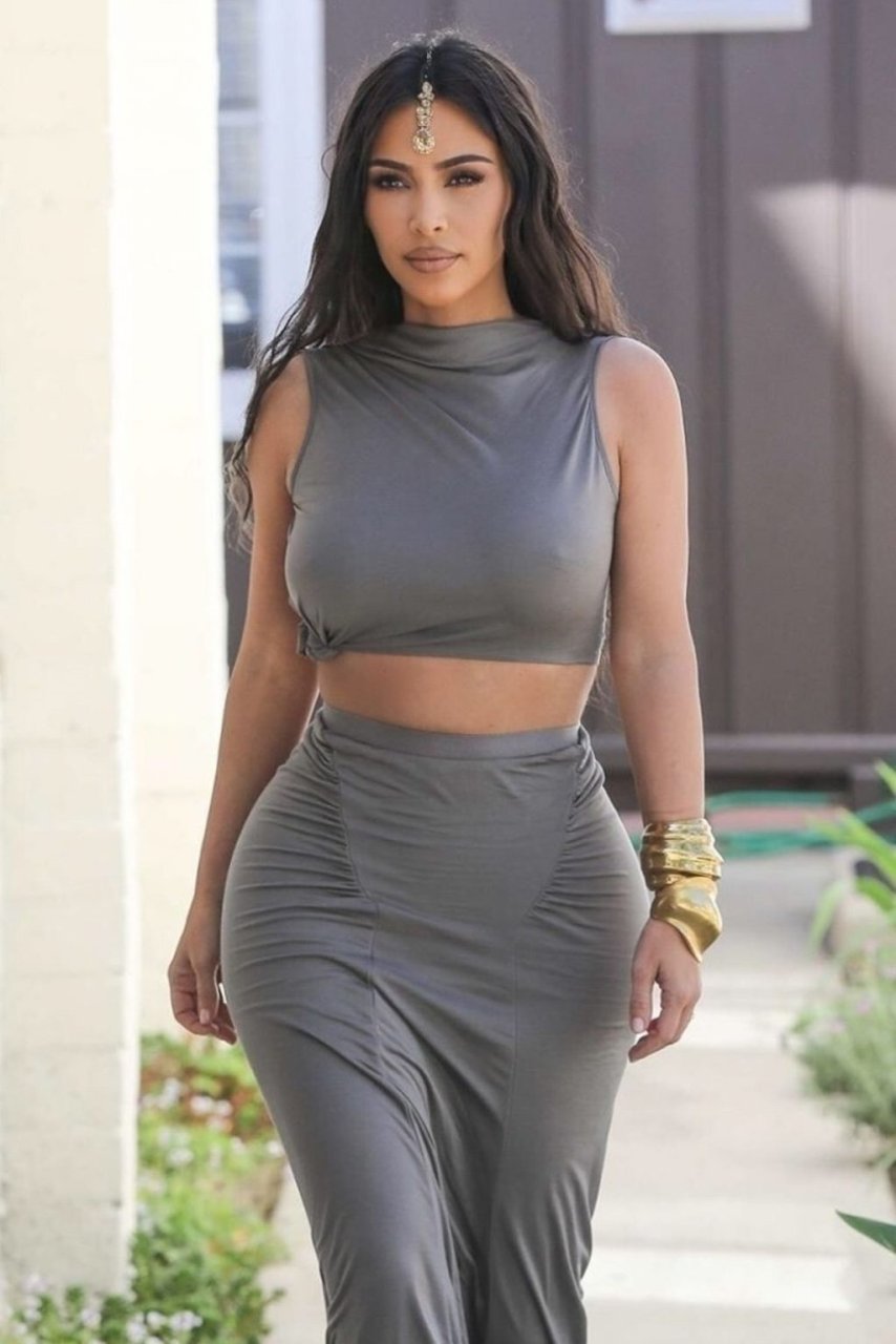 Kim Kardashian Braless (12 Photos)