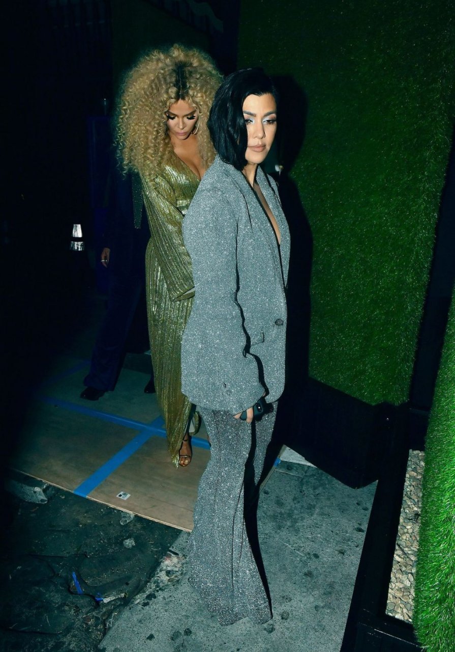 Kourtney Kardashian &amp; Khloe Kardashian Sexy (100 Photos)
