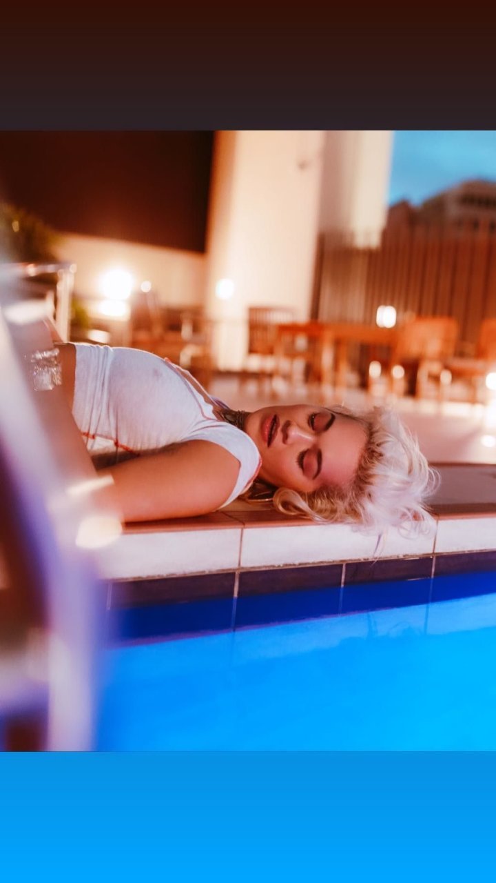 Rita Ora (5 Hot Photos)