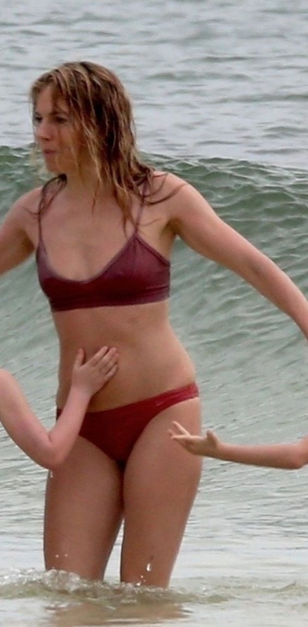 Sienna Miller Sexy (29 Photos)