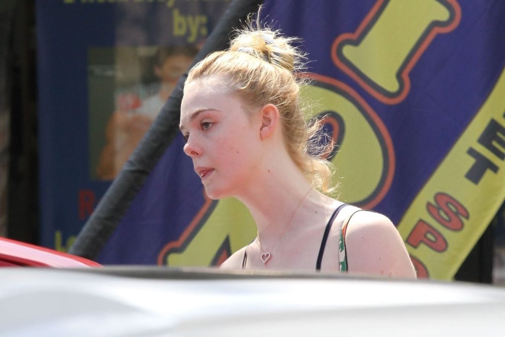 Elle Fanning Sexy (15 New Photos)