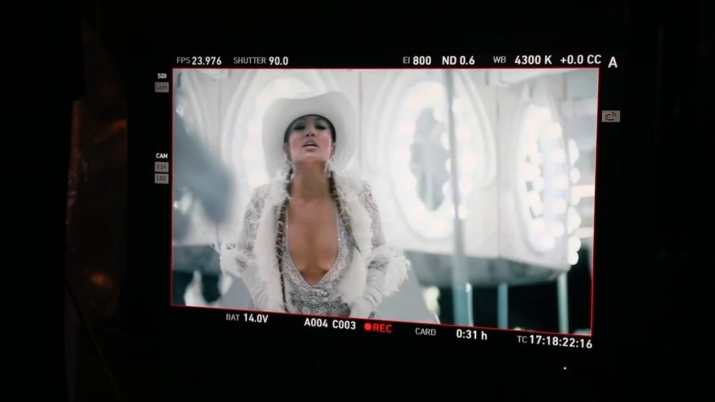 Jennifer Lopez Sexy (17 Photos + GIF &amp; Video)
